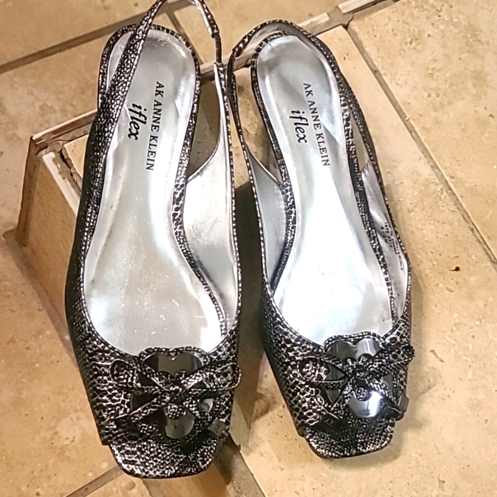 Ak Anne Klein Black & Grey Snake Print Slingbacks